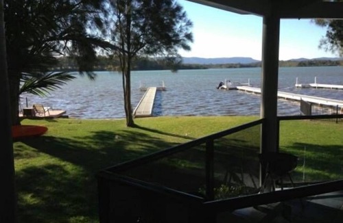 Bonnells Bay House | Victoria Lakeside House