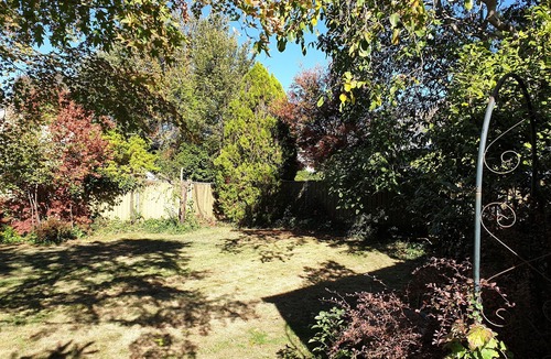 Orange House | Victorian Home in Heart of Orange - Pet Friendly