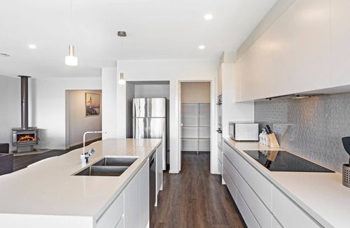 Rhyll House | Views on Snapper in Rhyll