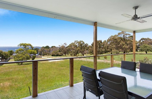 Rhyll House | Views on Snapper in Rhyll