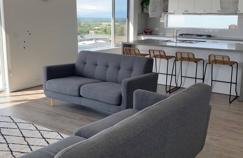 Portarlington House | Views On The Hill - Luxurious escape with a heated swimming pool, and stunning views.