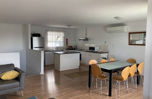 Encounter Bay House | Views, space and tranquility with bay and beach close by