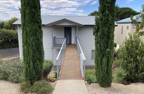 Encounter Bay House | Views, space and tranquility with bay and beach close by