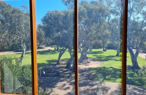 Normanville Villa | Villa 18 South Shores Resort, Normanville - Impressive Beach Villa with FOXTEL