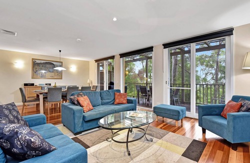 Pokolbin Villa | Villa 3br De Saran Villa located within Cypress Lakes Resort