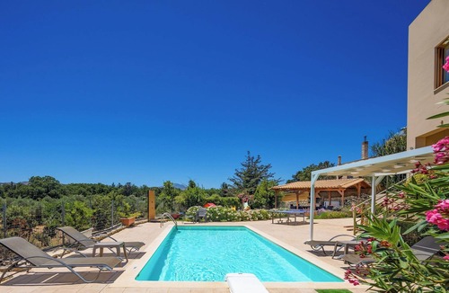 Monopari Villa | Villa Aclando - Three Bedroom Villa, Sleeps 6