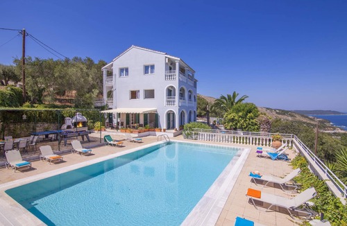 Petaleia Villa | Villa Agathi by Villa Plus