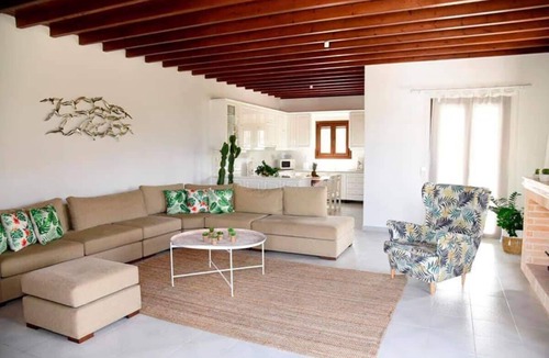 Posidonia Villa | Villa Ana Maria - The perfect choice for relaxing holidays in Poseidonia