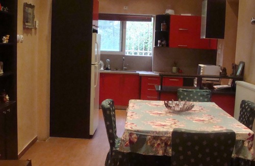 Palaio Psychiko Villa | Villa apartment, with garden, pets allowed, subway and bus nearby, SuperMarkt.