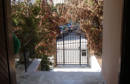 Palaio Psychiko Villa | Villa apartment, with garden, pets allowed, subway and bus nearby, SuperMarkt.