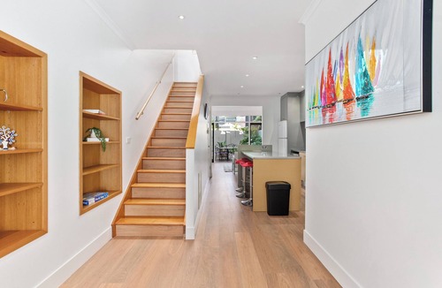 South Yarra House | Villa Argo Wonderfully Surrounded by Cafes and Restaurant Park for Kids