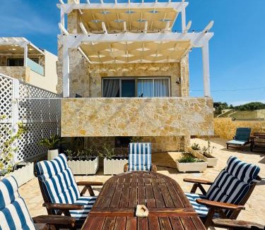 Kiparissia Villa | Villa Arkadia Seafront Villa Ai-Lagoudis Beach