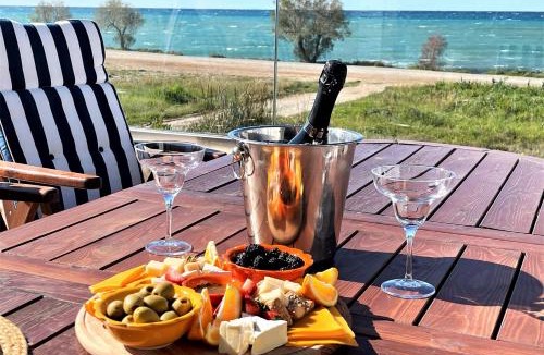 Kiparissia Villa | Villa Arkadia Seafront Villa Ai-Lagoudis Beach