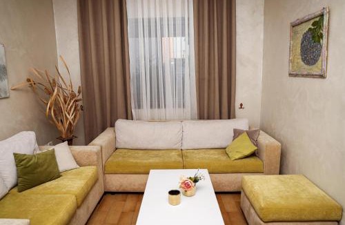 Kamez Villa | Villa Baja