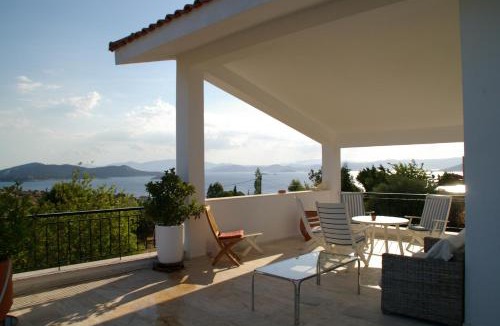 Nea Styra House | Villa Bellevue