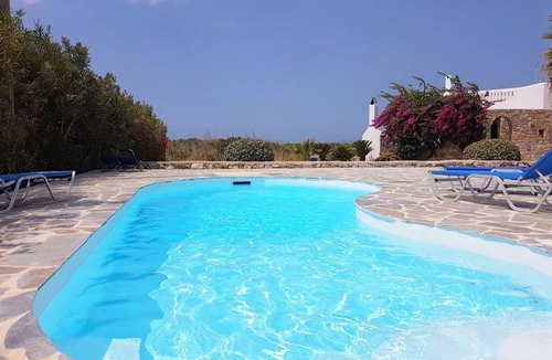 Naxos Villa | Villa Bougainvillia -Traditional 4 bedroom house with pool, close to the beach