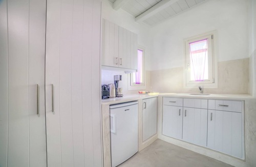 Koufonisia Apartment | Villa 'Calypso' with Private Terrace, Wi-Fi and Air Conditioning