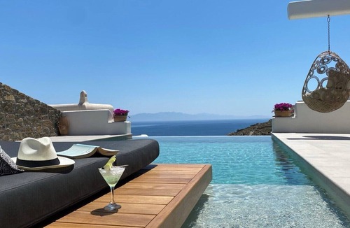 Glastros Villa | Villa Camelia 1 - 1BR - Private Pool & Jacuzzi - Sea View - Psarou (Nammos)