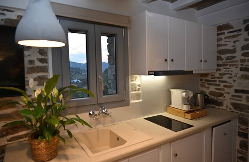 Exomvourgo Villa | Villa 'Celini House 2' with Mountain View, Wi-Fi and Air Conditioning