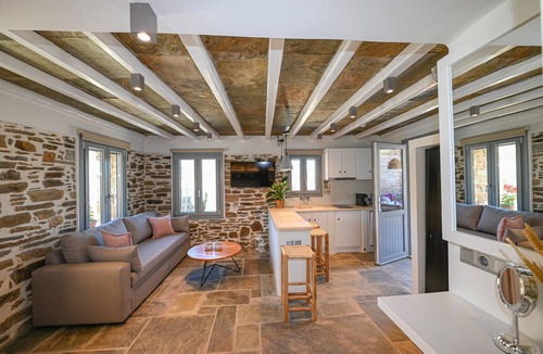 Exomvourgo Villa | Villa 'Celini House 2' with Mountain View, Wi-Fi and Air Conditioning