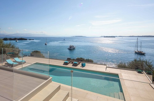 Kommeno Villa | Villa Dell Amore - Private dock - Private Pool - Seafront