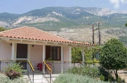 Lourdata House | Villa Delphia One bedroom Traditional House