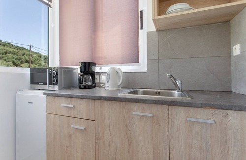 Alikanas Apartment | Villa Dionysia Studio S4 Apartment with Shared Pool & Wi-Fi