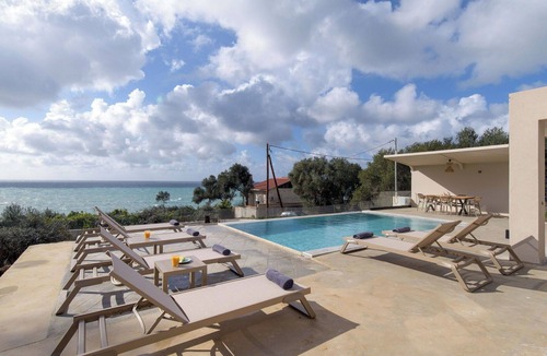 Agios Matthaios Villa | Villa Elais - Villa with a pool and sea views