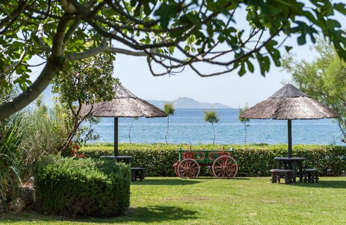 Pigadia House | Villa Elandra - Hydra Bay Resort: Private Beach & Boat Dock