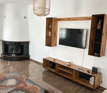 Adamas House | Villa Ellania Milos