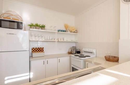 Nelson Bay Apartment | Villa Ellisa, 4/10 Columbia Close - beautiful unit with beautiful water views at Little Beach