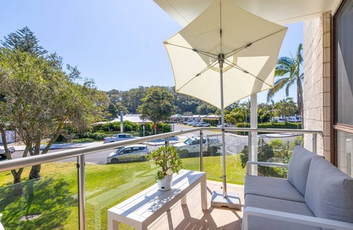 Nelson Bay Apartment | Villa Ellisa, 4/10 Columbia Close - beautiful unit with beautiful water views at Little Beach