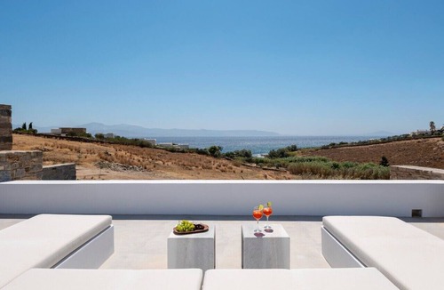 Piso Livadi House | Villa Ena - Beach getaway