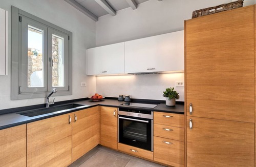 Tourlos Villa | Villa Enaena - Four Bedroom Villa, Sleeps 8