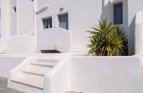 Kastraki Villa | Villa 'Evi' with Private Pool, Wi-Fi and Air Conditioning