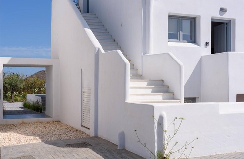 Kastraki Villa | Villa 'Evi' with Private Pool, Wi-Fi and Air Conditioning