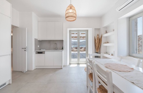 Antiparos Villa | Villa 'Farous Seaside Sunset' with Sea View, Wi-Fi and Air Conditioning