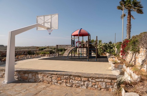 Nea Cryssi Akti Apartment | Villa Franca! Ideal for wedding parties!