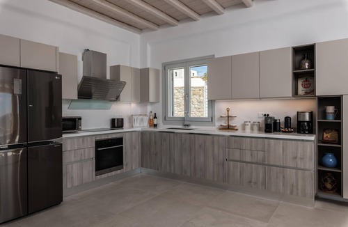 Agios Stefanos House | Villa Gwen perfect for friends or family in great location/beautiful views
