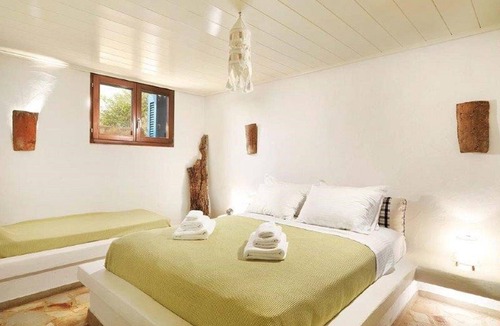 Krotiri Villa | Villa 'IANOS' Infinity Pool, Jacuzzi, Steam Bath & Vineyard