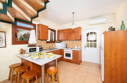 Plaka Villa | Villa Ikaros - Four Bedroom Villa, Sleeps 7