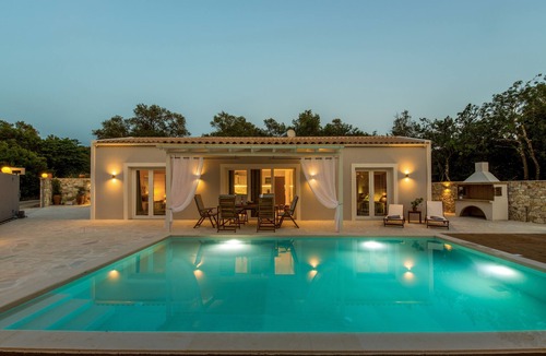 Kourteika Villa | Villa Irida