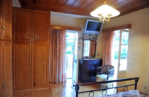idhra House | Villa Leonard