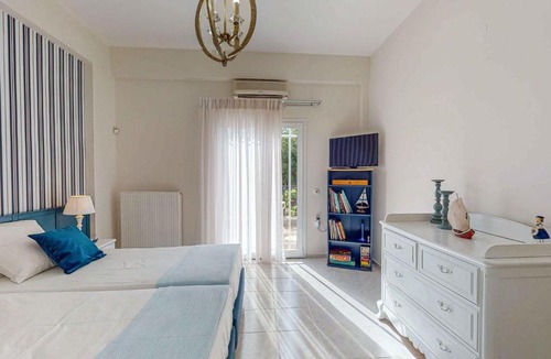 Vathianos Kampos Villa | Villa Manetti with Private Pool and Garden by Hospi Living