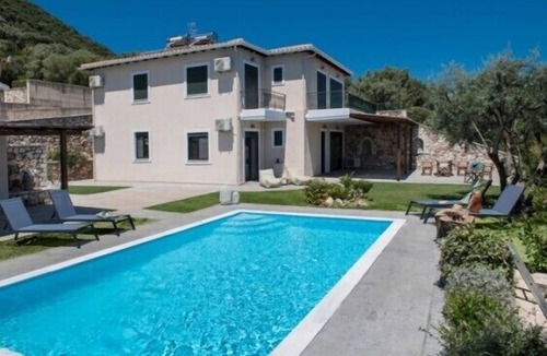 Spanokhorion Villa | Villa Maroon with private pool