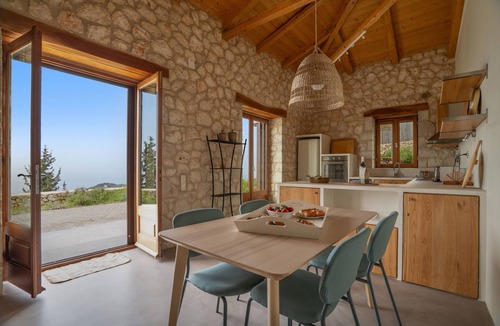 Tsoukaladhes Villa | Villa 'Melivaroni' with Sea View and Wi-Fi