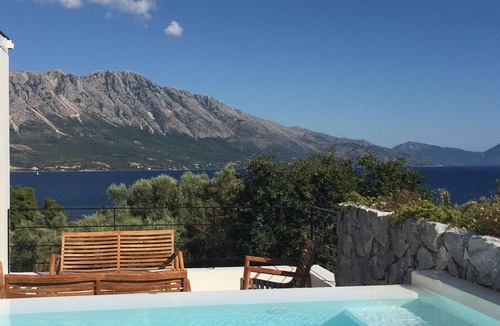 Aktio-Vonitsa Villa | Villa Mytikas. 3 Bed villa. Private heated pool & Jacuzzi. Sleeps 8. Seaview.