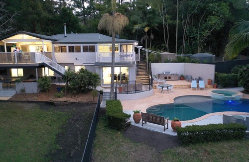 Martinsville House | Villa Nessa 12.5m pool 10 seat spa 1hr nth Hornsby