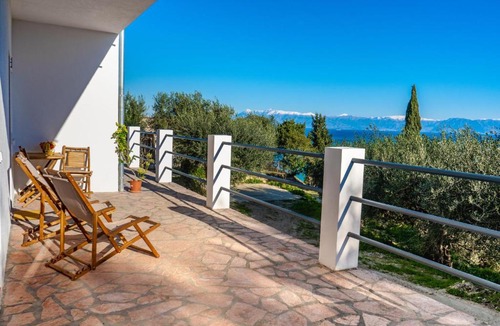 Peroulades Apartment | Villa Ocean Breeze