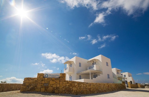 Koufonisia Apartment | Villa “Ocyrrhoe” with Private Terrace, Wi-Fi and Air Conditioning